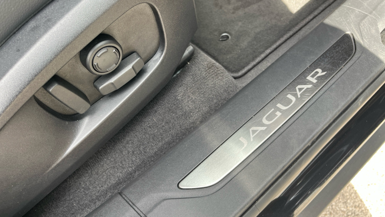 Jaguar F-Pace 3.0 D300 R-Dynamic SE Black 90th Anniv 5dr Auto Diesel Estate